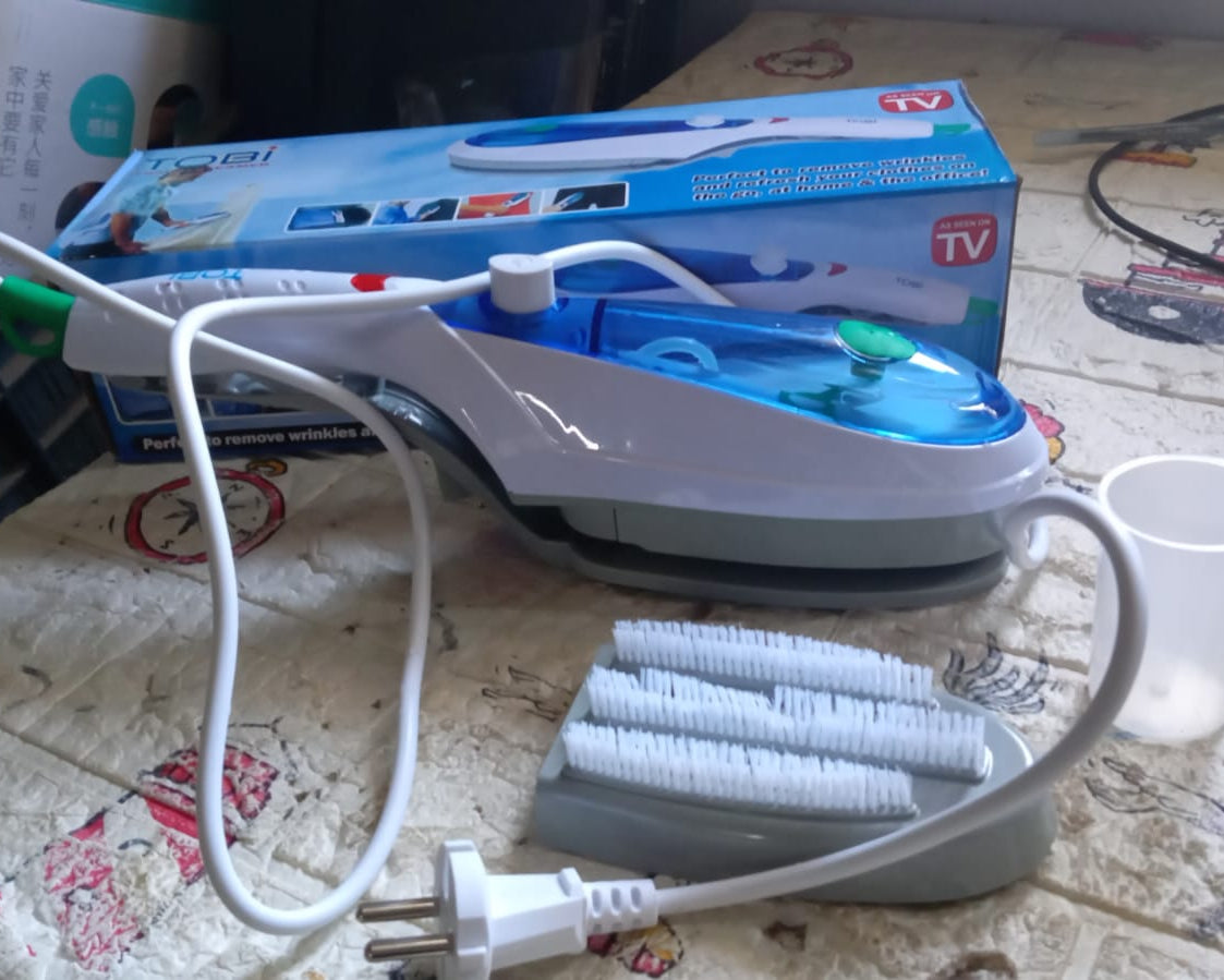 Portable ironing machine,1 Set Steam Iron Hand Held Crease Removal Portable Ironing Clothes ABS Brush Plush Toy Garment Steamer for Home Steam Iron, for Clothes, Travel Steamer