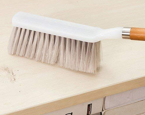 Easy-to-hold plastic brush for versatile cleaning applications