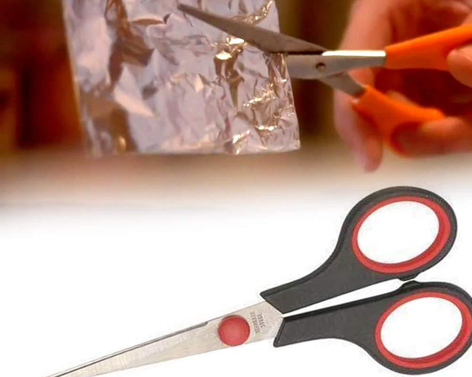 High-quality scissor set in two sizes.