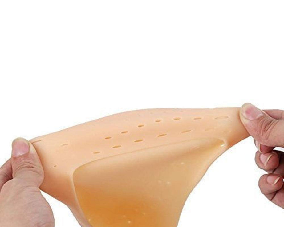 Moisturizing silicone gel foot protectors for dry feet.