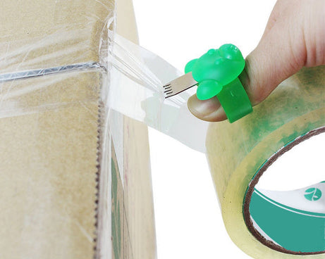 Convenient finger cutter for packing