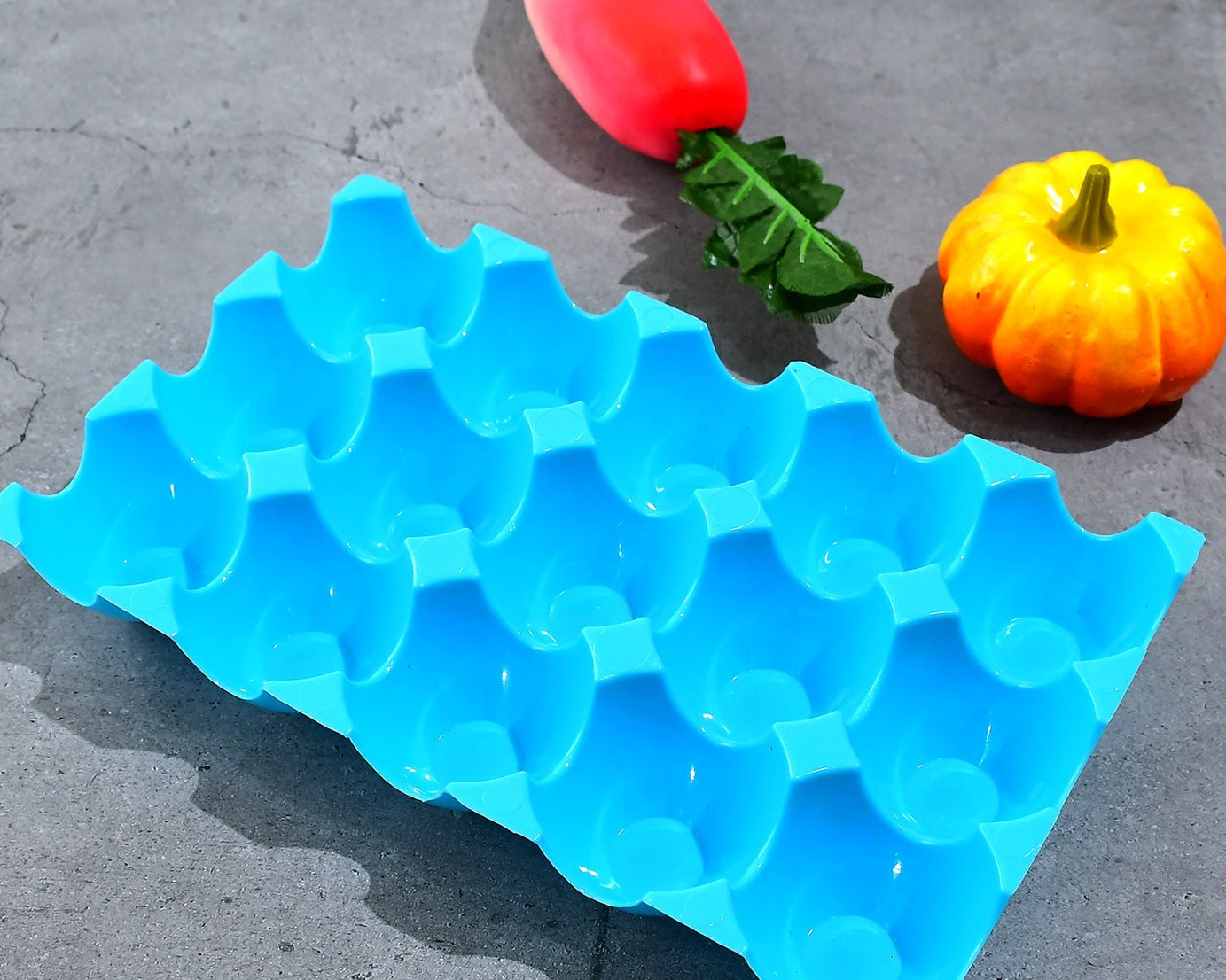 Egg tray with 15 egg slots