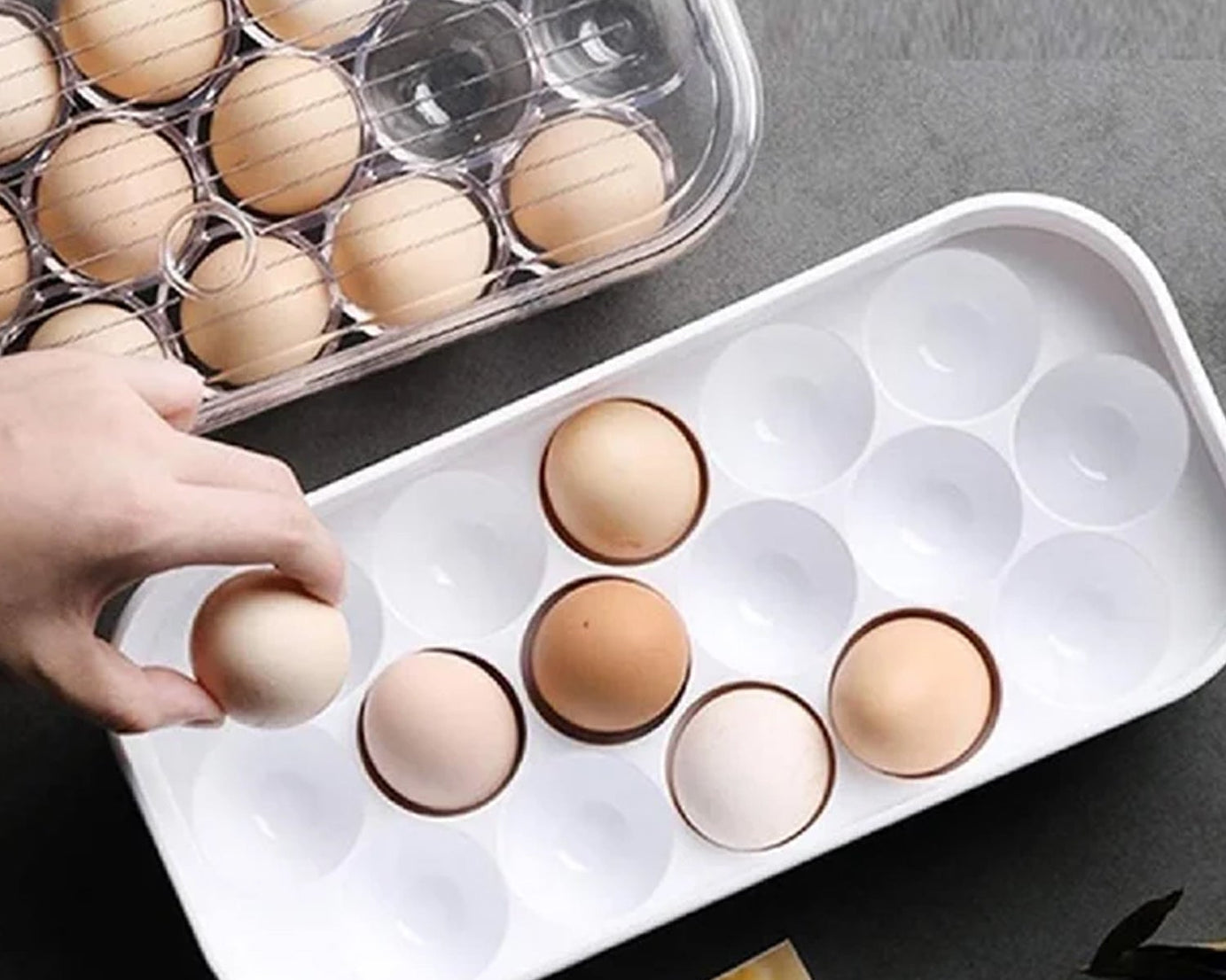 Container with 12 compartments for eggs