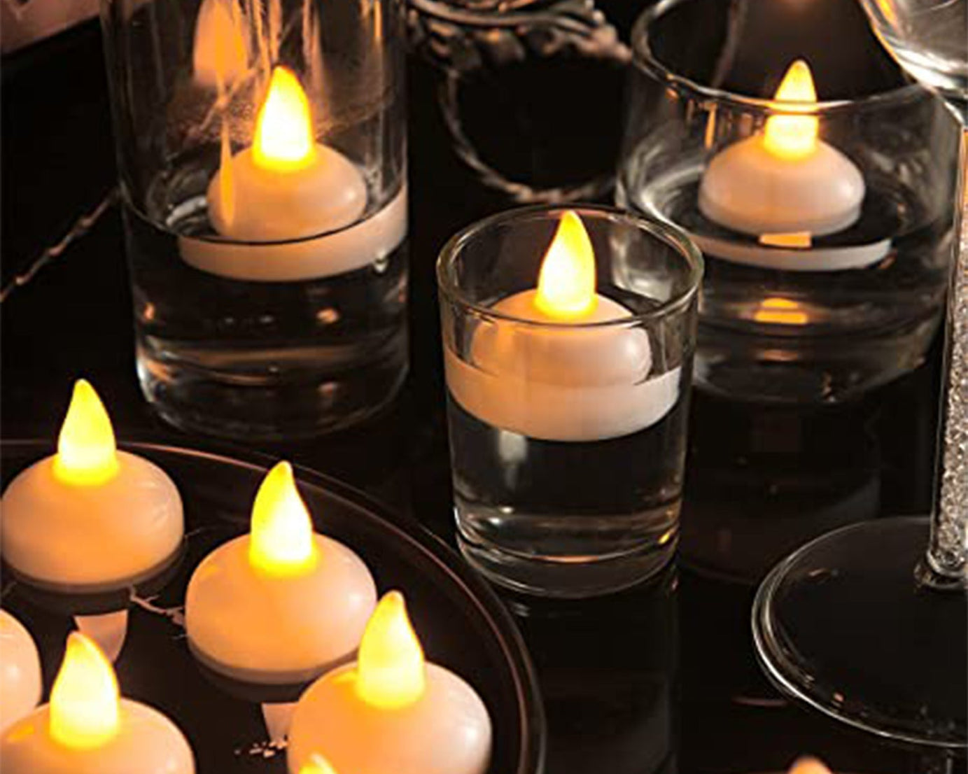 Set of 8 flameless floating candles with transparent box