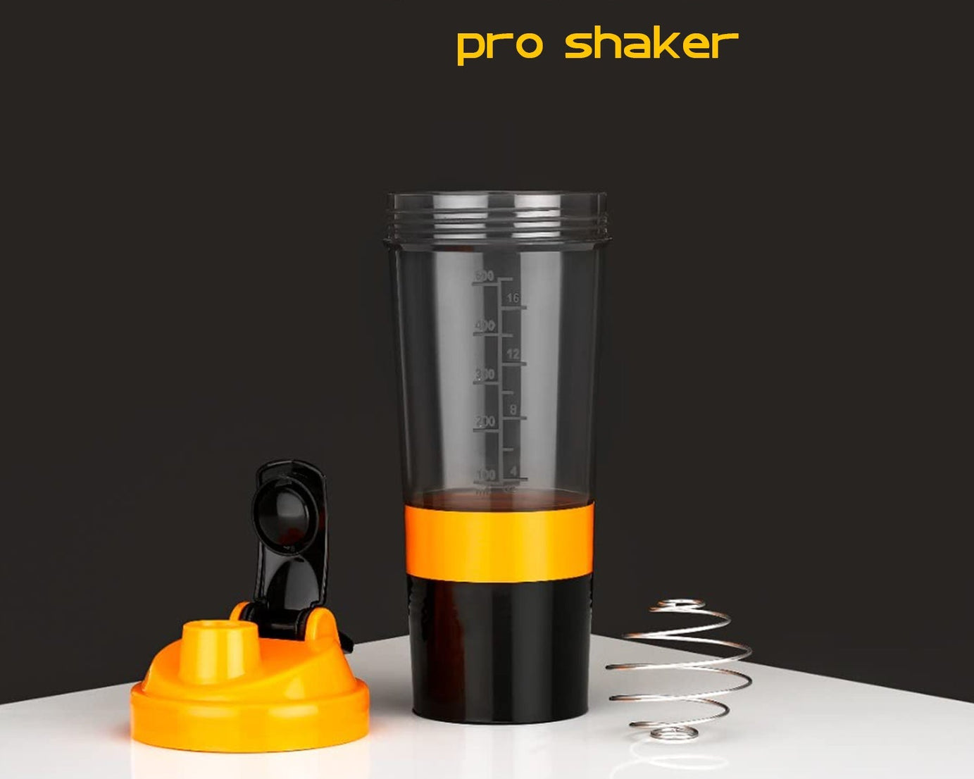 Protein shake bottle with easy-to-use lid