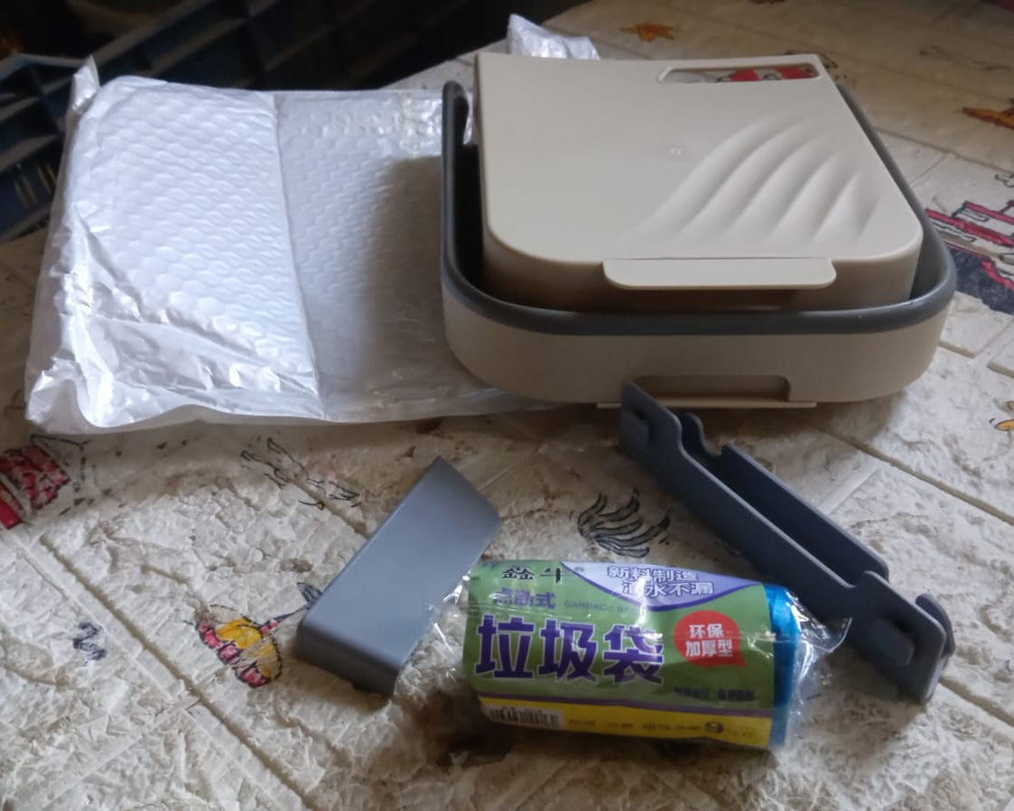 Hanging Trash Can for Kitchen Cabinet Door, Small Collapsible Foldable Waste Bins, Hanging Trash Holder for Bathroom Bedroom Office Car, Portable