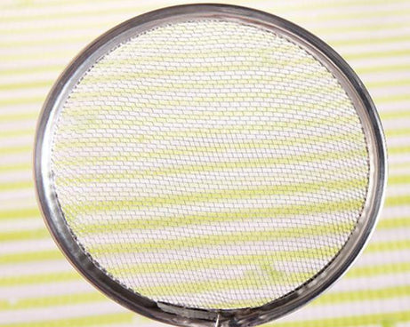 Stainless steel filter spoon with clip for oil frying.