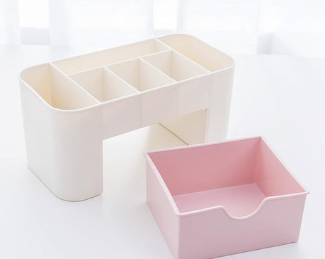 Cutlery box for organizing and storing cutlery sets