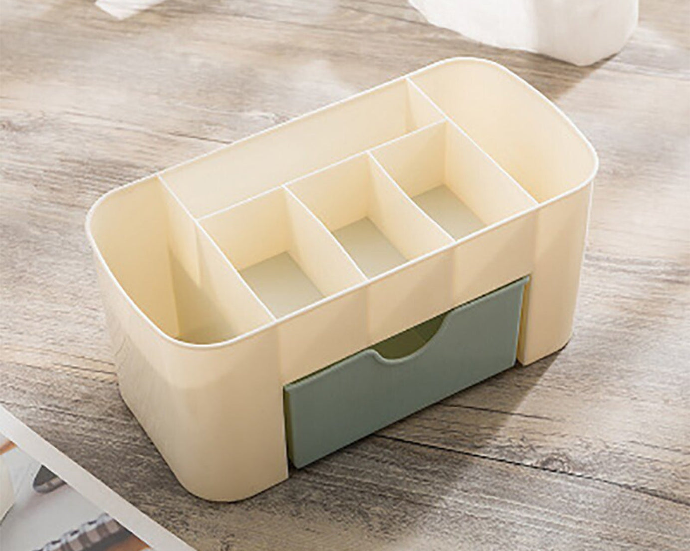 Makeup cutlery box for organizing and storing makeup tools and kits
