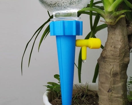 Garden irrigation kit with spikes
