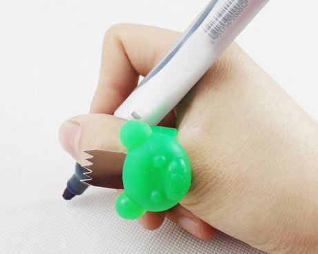 Lightweight tape cutter for boxes