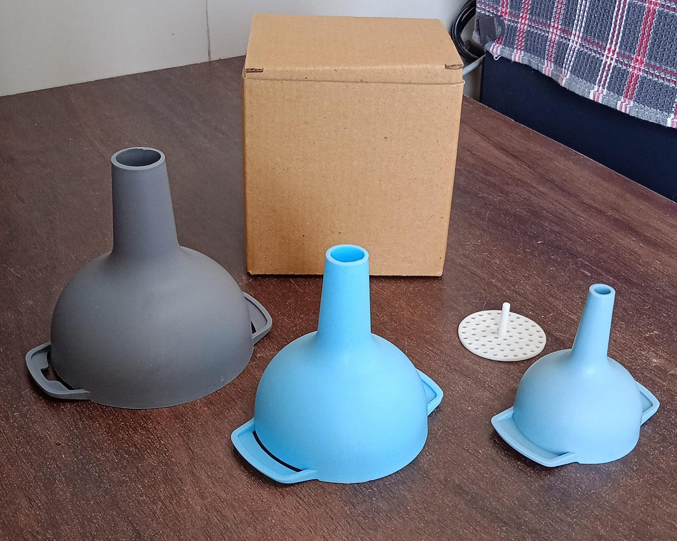 3 in 1 Kitchen Funnel Set of 3, Funnel for Filling Bottle, Small Canning Funnel with Handle, Food Grade Plastic Funnel with Detachable Strainer Filter for Liquid, Dry Ingredients, and Powder