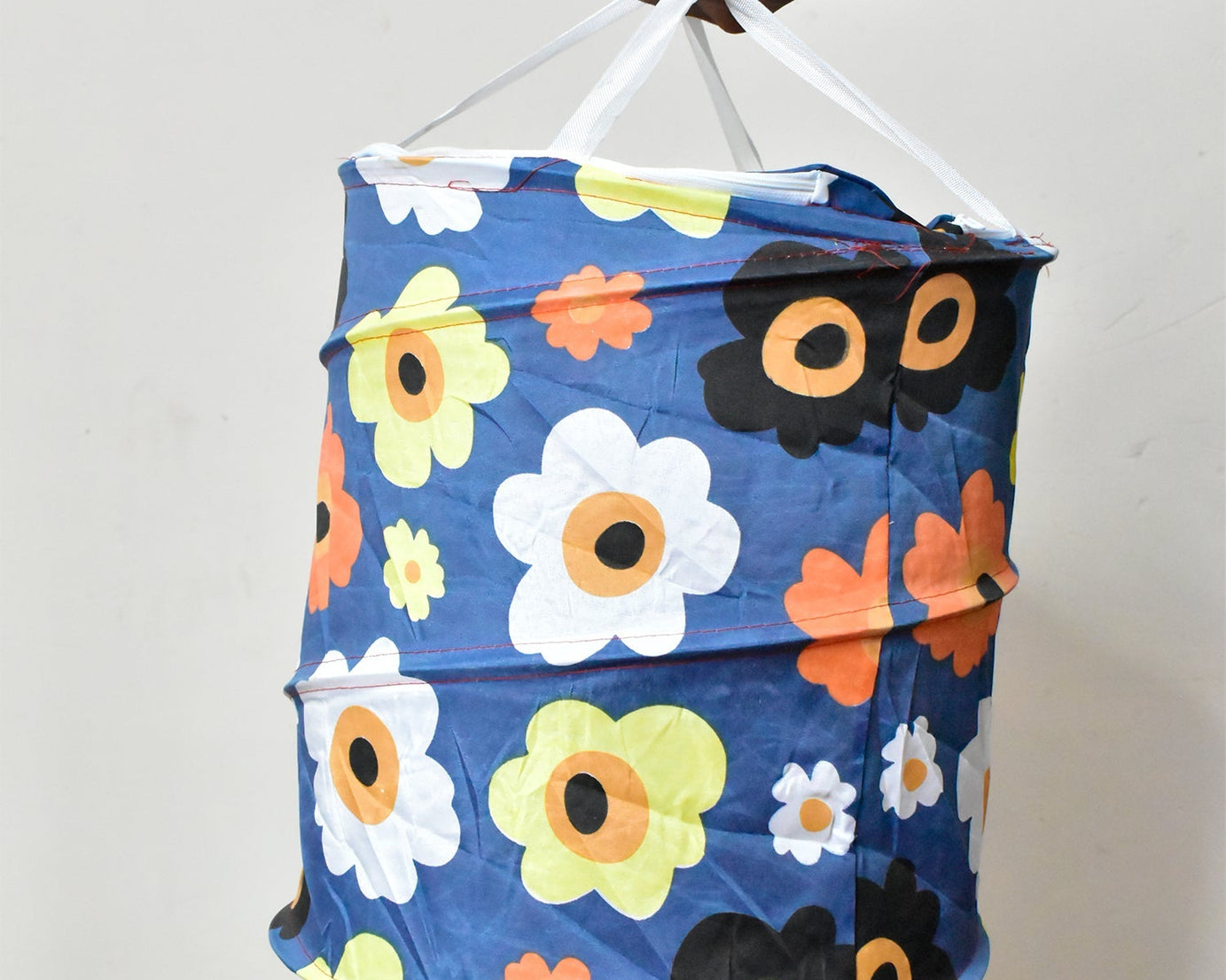 Canvas laundry bag with sturdy handles