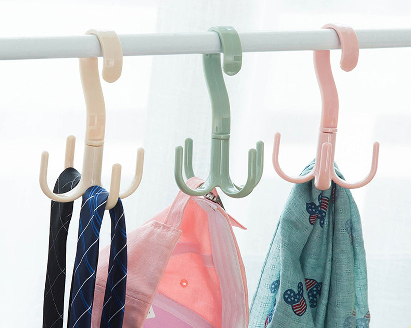 Multi-function 360-degree purse rack.