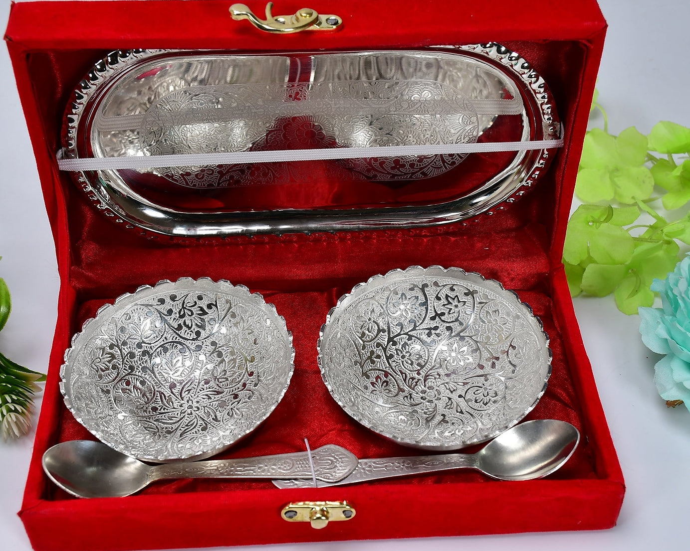 Silver plated bowls and spoons in gift box.