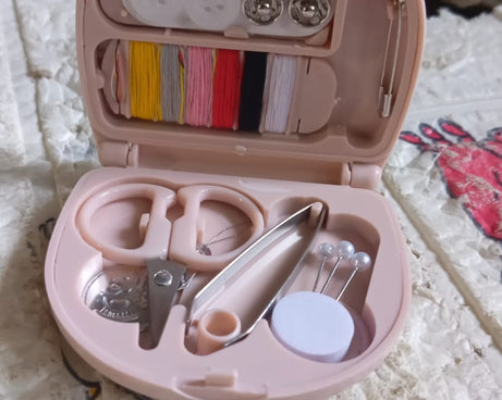 Mini Travel Sewing Kit DIY Sewing Portable Sewing Tool Kits Plastic Sewing Kit Box Beginner Friendly Emergency Sewing Repair Kit with Threads Scissors Hand Sewing Needles