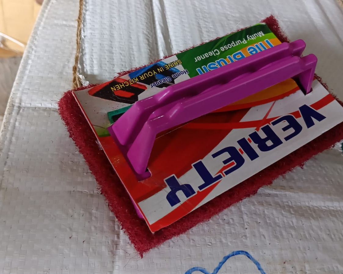 Basin cleaning brush