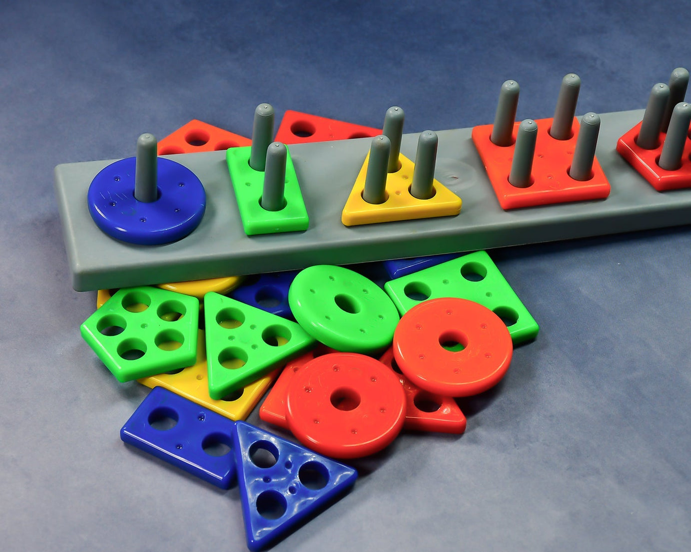 Geometric brick set with 5-angle matching column blocks for educational play