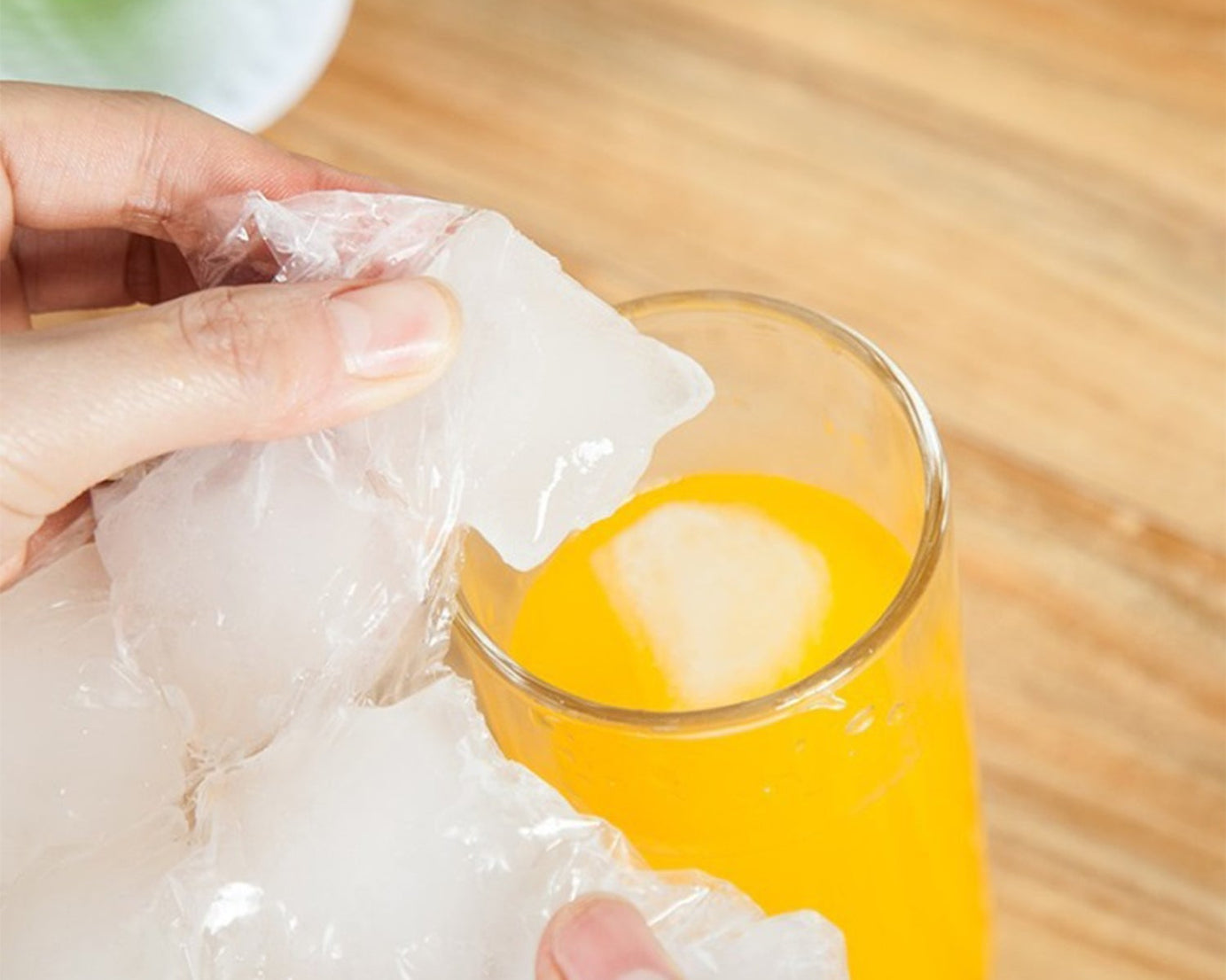 Disposable Ice Cube Bags, Stackable Easy Release Ice Cube Mold Trays Self-Seal Freezing Maker,Cold Ice Pack Cooler Bag for Cocktail Food Wine