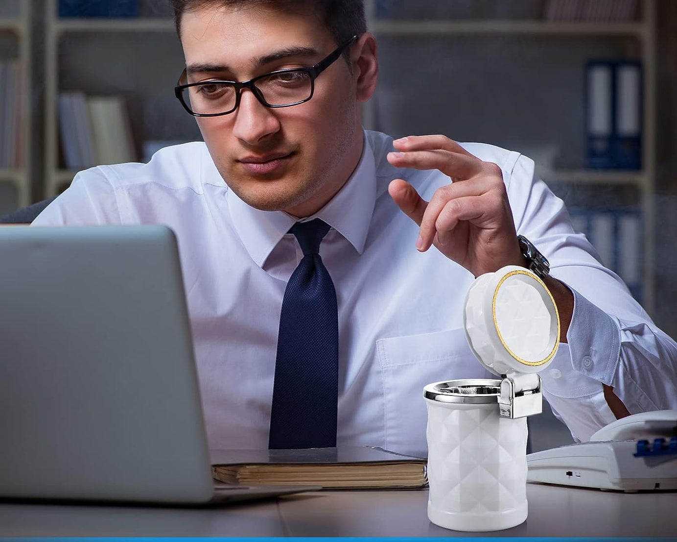 Car Cupholder Travel Ashtray with Lid and LED Light, Portable with Blue LED Light Ideal Decorative Cigar Ash Bucket, Cigarette Ashtray, Car Waste Bin