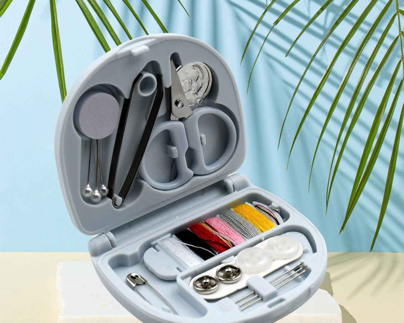 Mini Travel Sewing Kit DIY Sewing Portable Sewing Tool Kits Plastic Sewing Kit Box Beginner Friendly Emergency Sewing Repair Kit with Threads Scissors Hand Sewing Needles