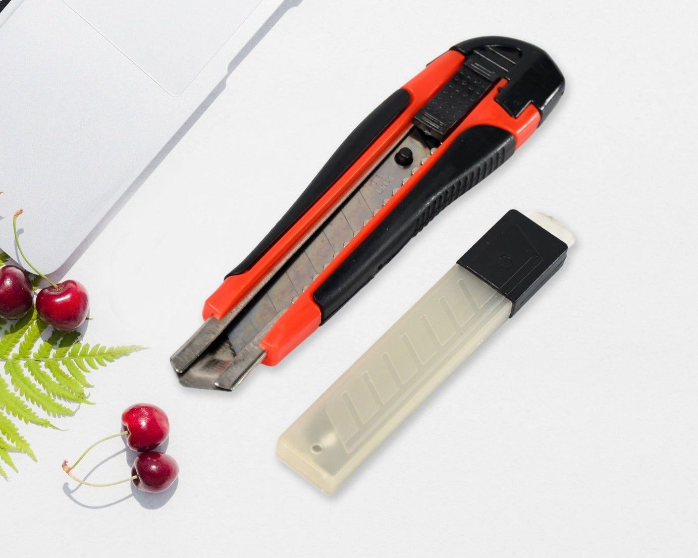 Cutter knife set with extra blades