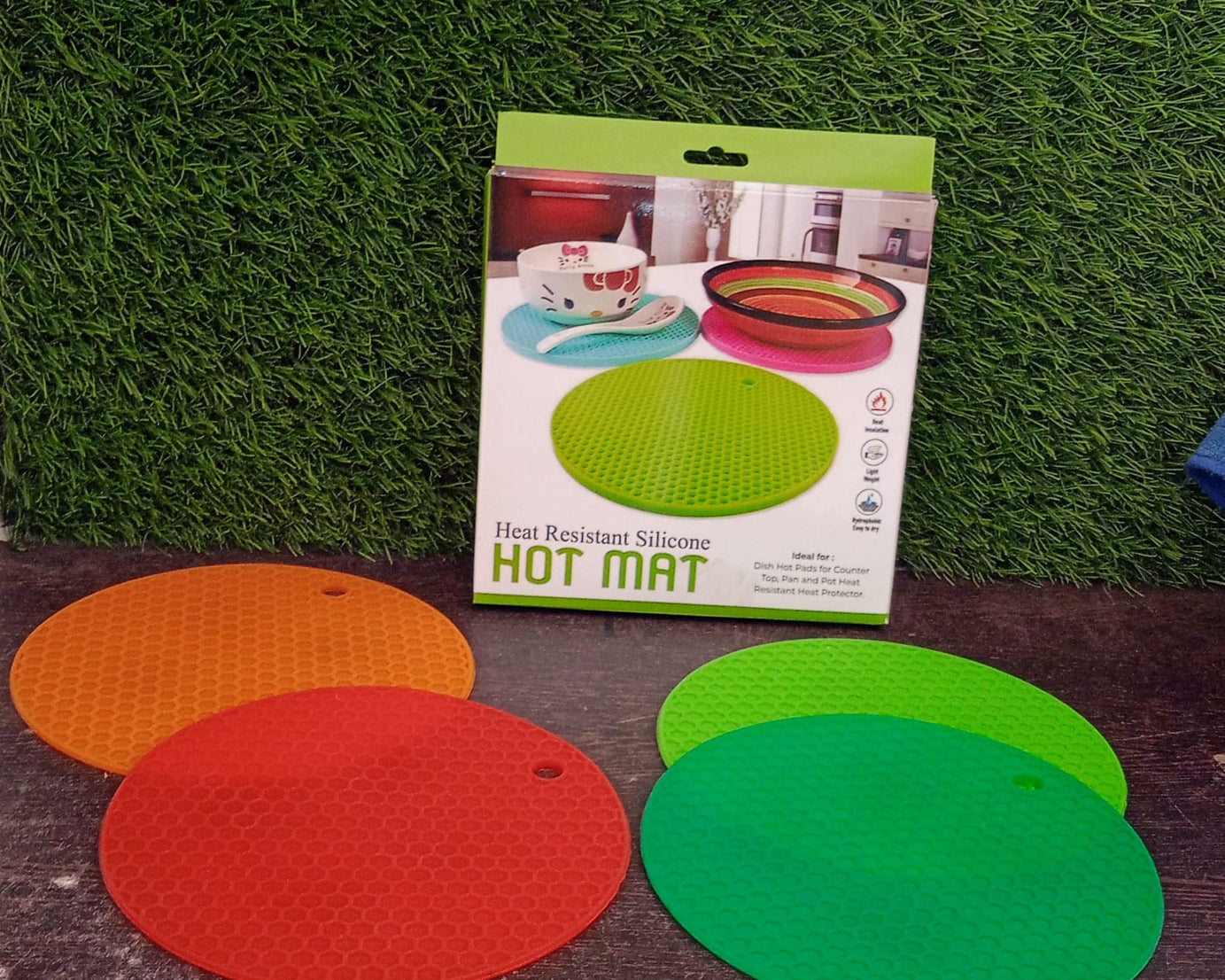 Silicone hot mat with durable construction