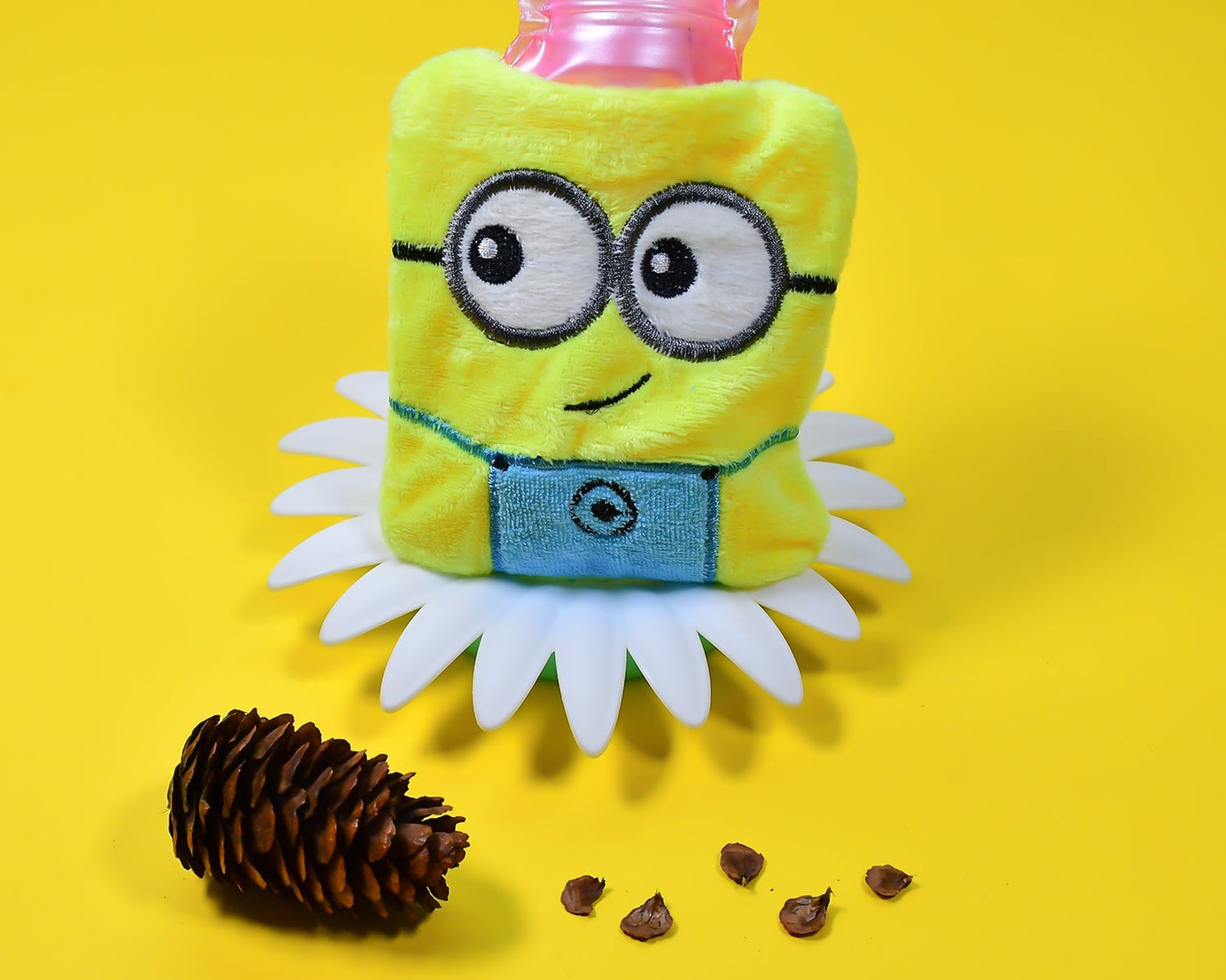 2-eye Minions hot water bag with cover for pain relief and warmth