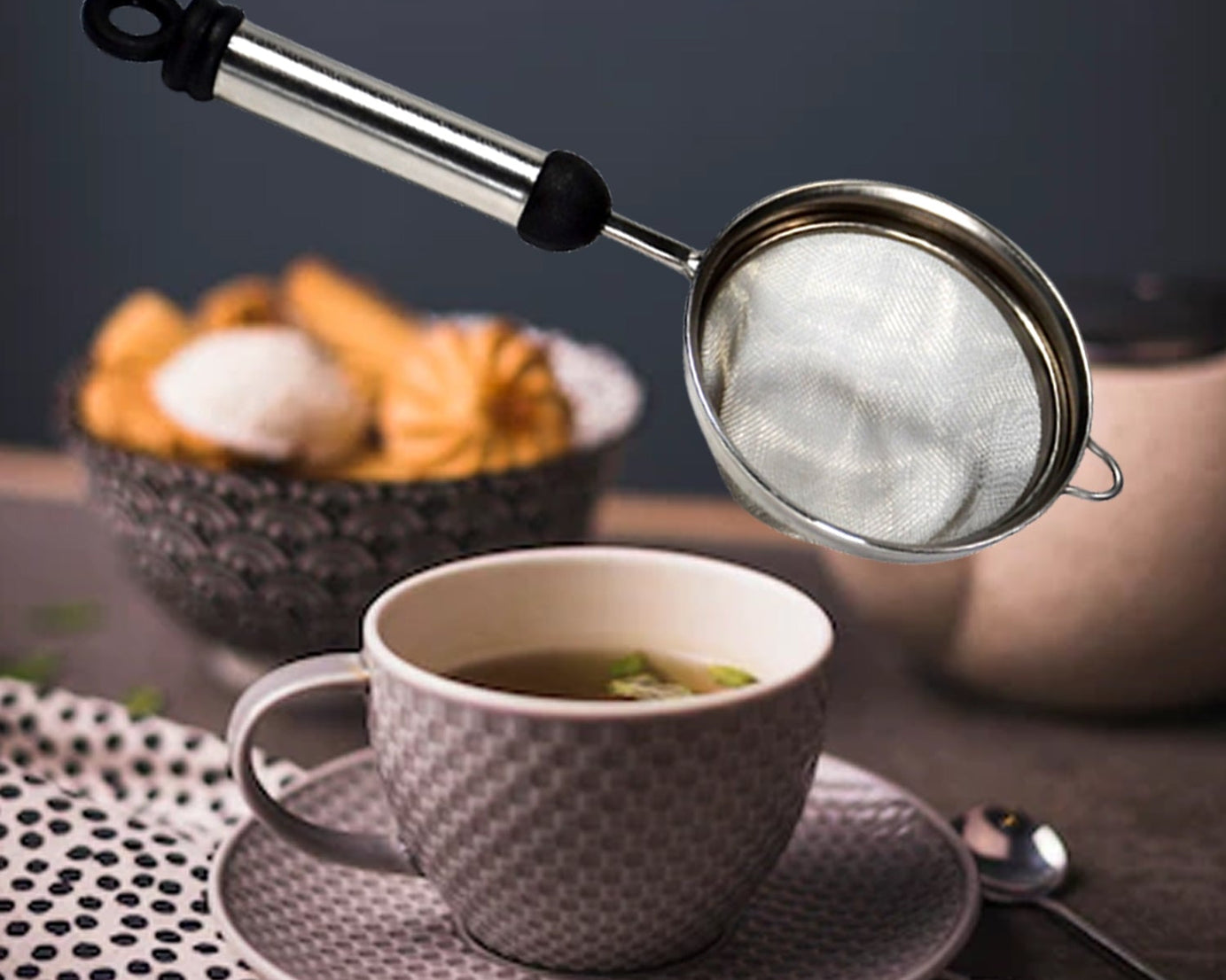 Fine mesh stainless steel strainer for juice and tea