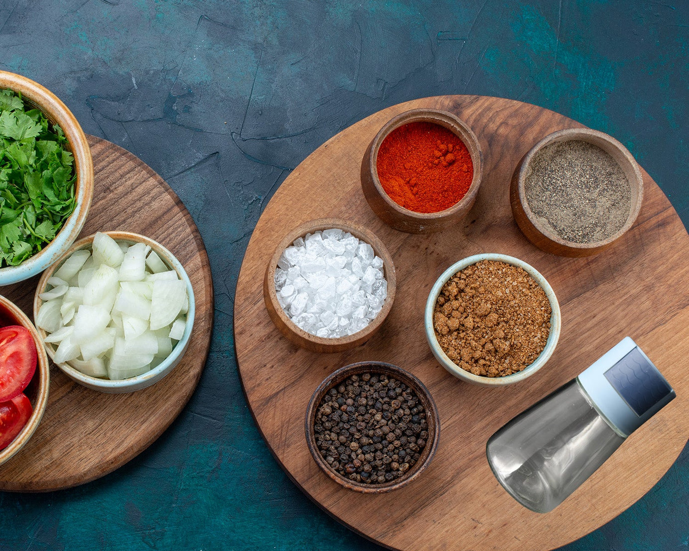 Glass Salt Bottle, Salt Dispenser, Glass Salt Shaker Pack of 1, Seasoning Shaker, Precise Quantitative 0.5g for Home Cooking Picnic Camping Ration Salt Shakers