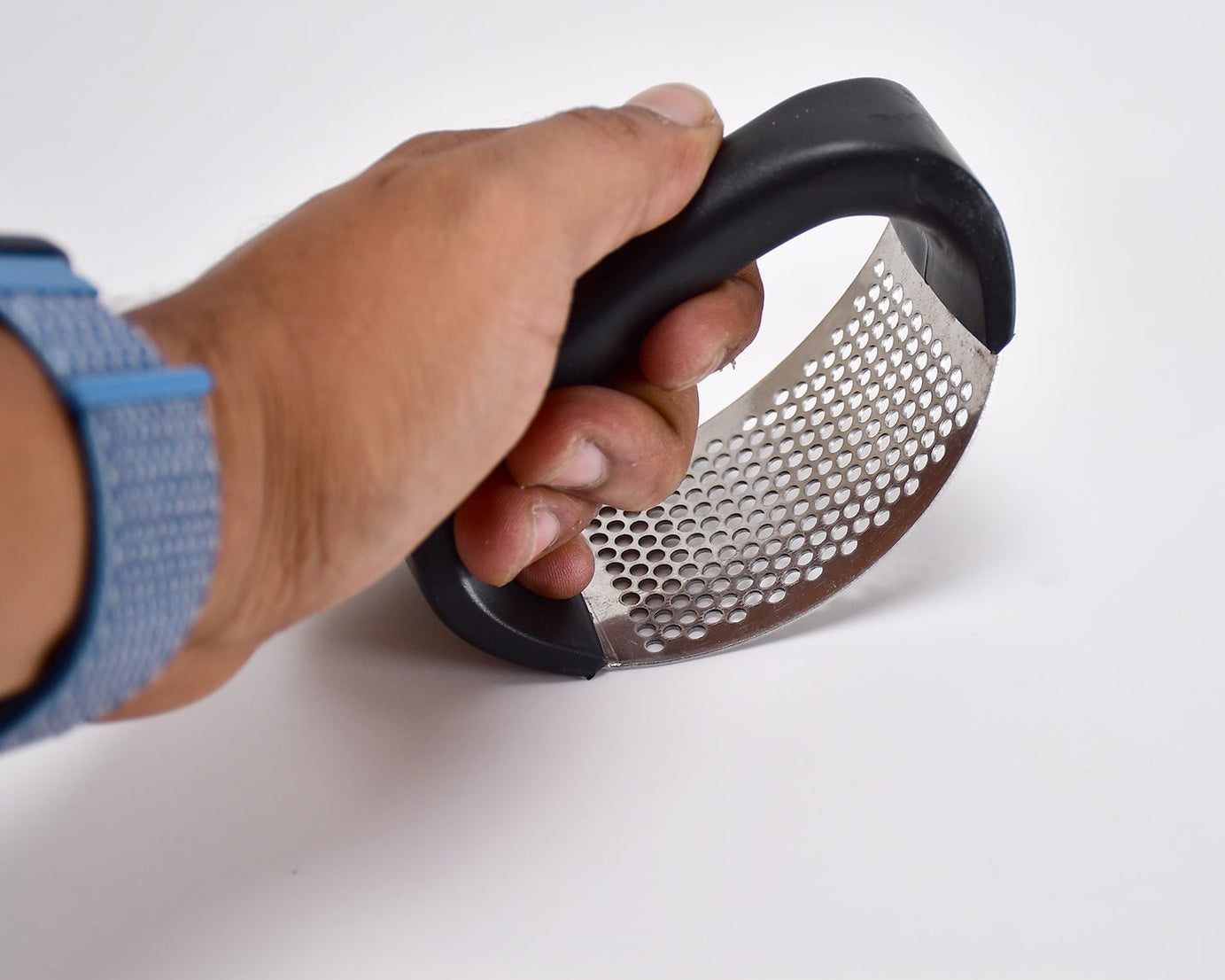 Easy-to-use garlic crusher with ergonomic handle and stainless steel build.