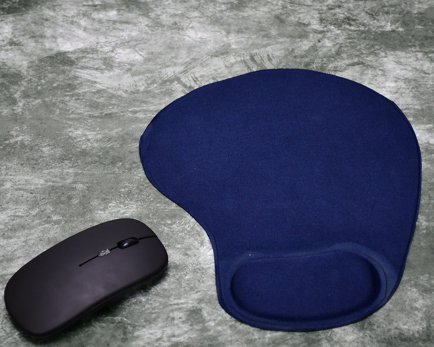 Wrist support mouse pad, front view