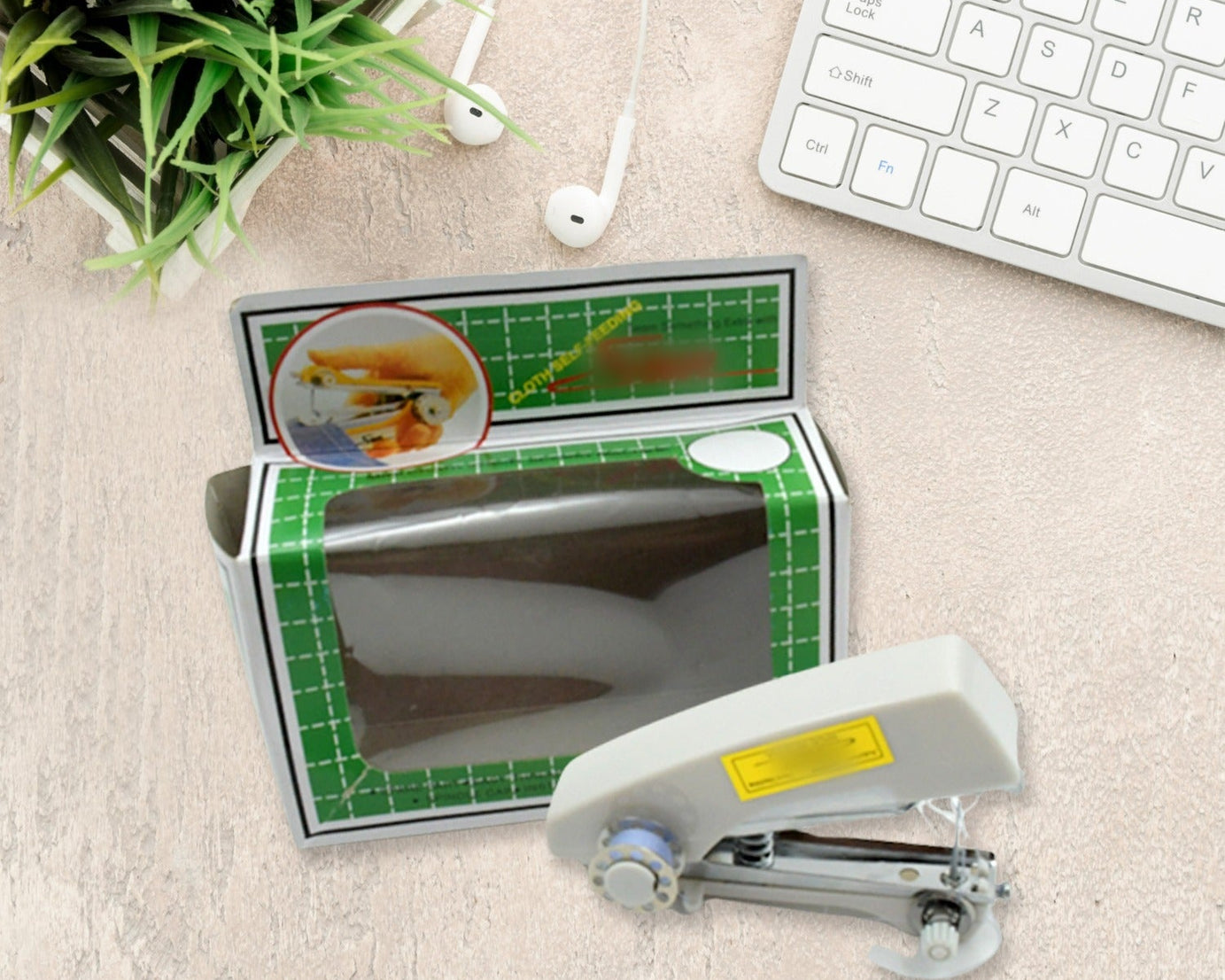 Cordless hand-operated stitching stapler