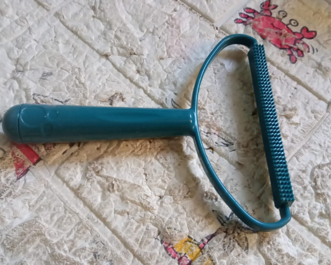 2in1 Portable Lint Remover at Home Use | Use for Removing Lint Dust in Furniture and Wool Clothes Sweater Carpet | Woolen Fabrics Brush Sticky Lint Roller with Long Handle (1 Pc)