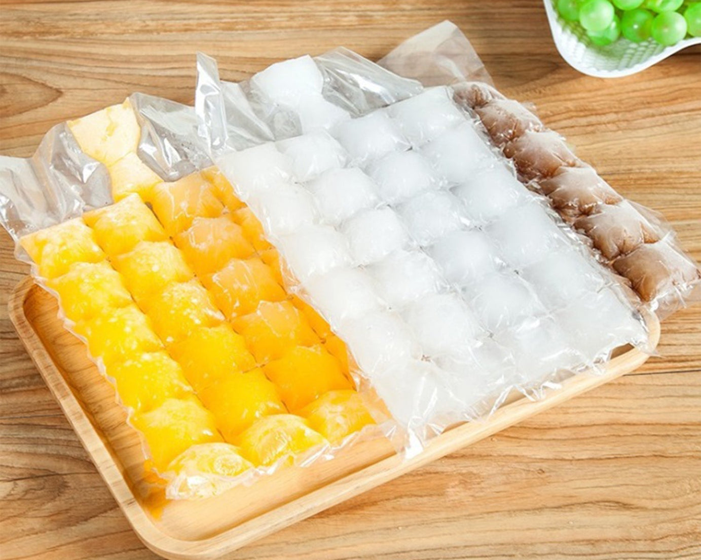 Disposable Ice Cube Bags, Stackable Easy Release Ice Cube Mold Trays Self-Seal Freezing Maker,Cold Ice Pack Cooler Bag for Cocktail Food Wine