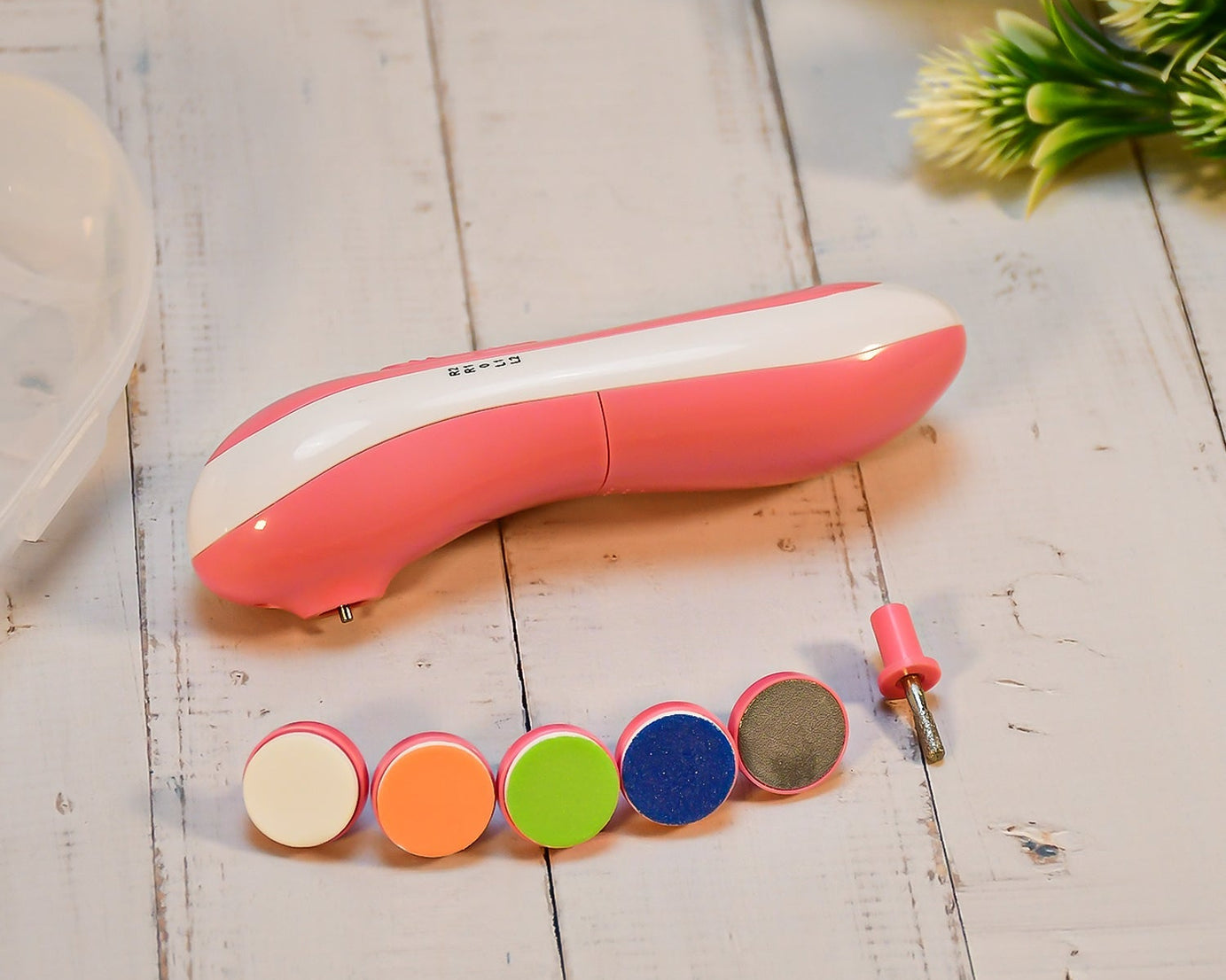 Electric baby nail trimmer with grinding heads