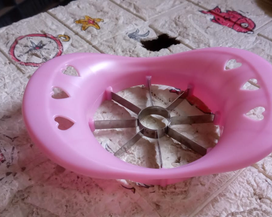 Multi Purpose Fruit Slicer Apple Cutter Regular With 8 Stainless Steel Blades Apple Slicer (1 Pc)