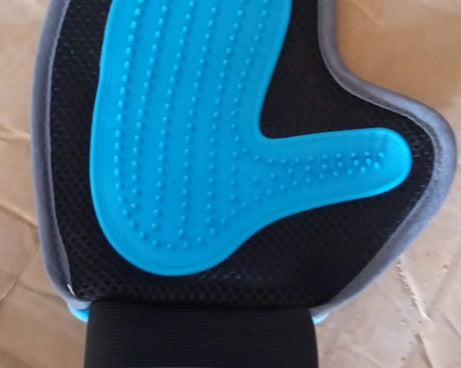 Pet Grooming Glove -&nbsp; Humanized Descending Brush Glove (1 Pc)