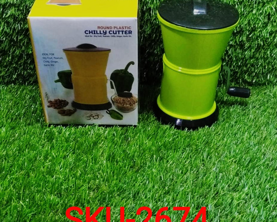 Tool for cutting and grinding chilies with a round design