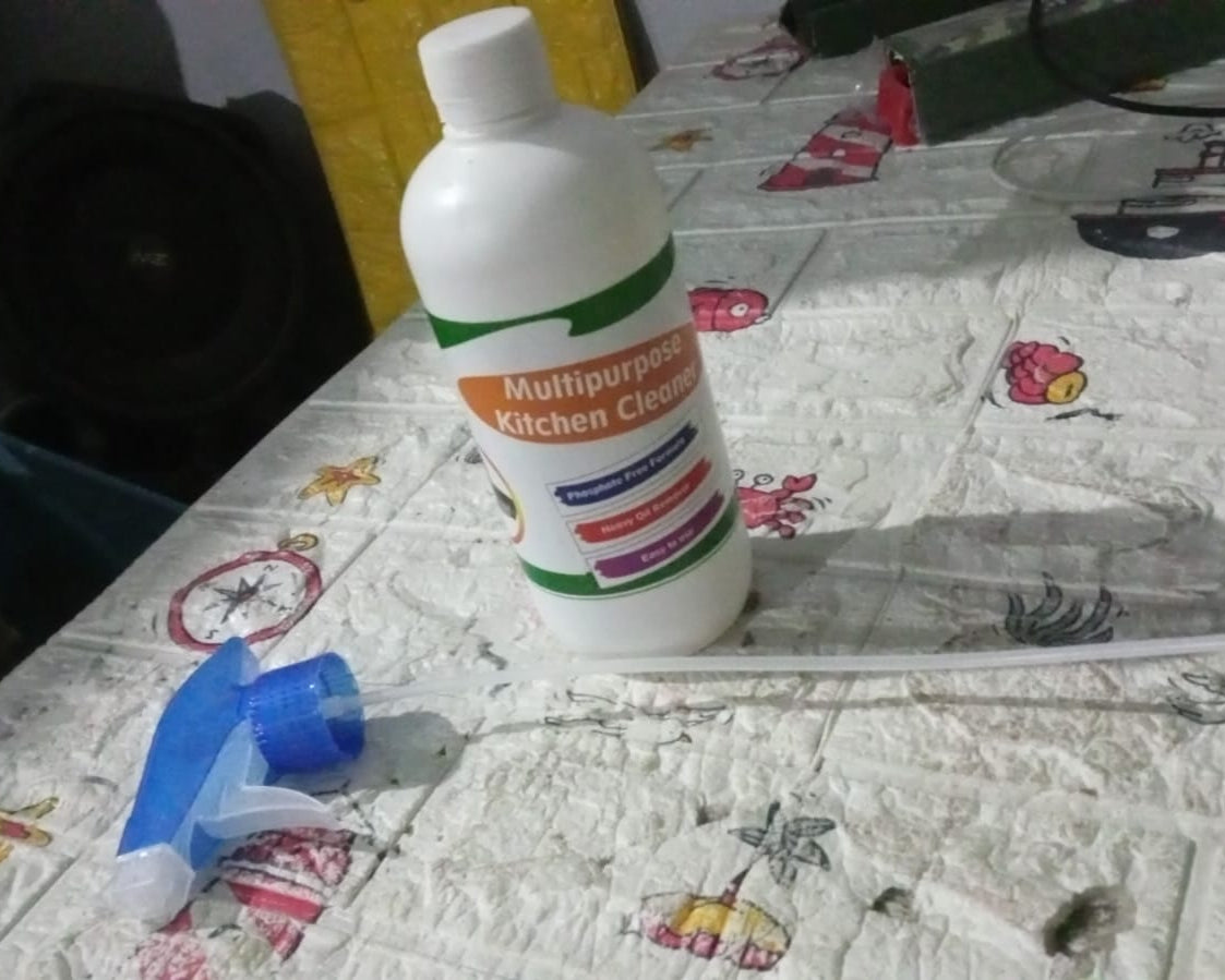 Kitchen Cleaner Spray Oil & Grease Stain Remover Stove & Chimney Cleaner Spray Non-Flammable Nontoxic Magic Degreaser Spray for Kitchen Gas Stove Cleaning Spray (Approx 500ML)