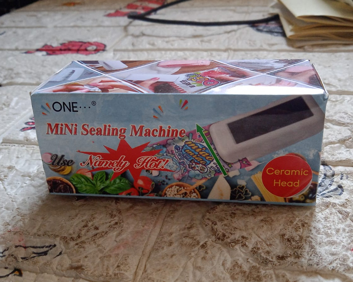 Handheld mini sealer for plastic bags