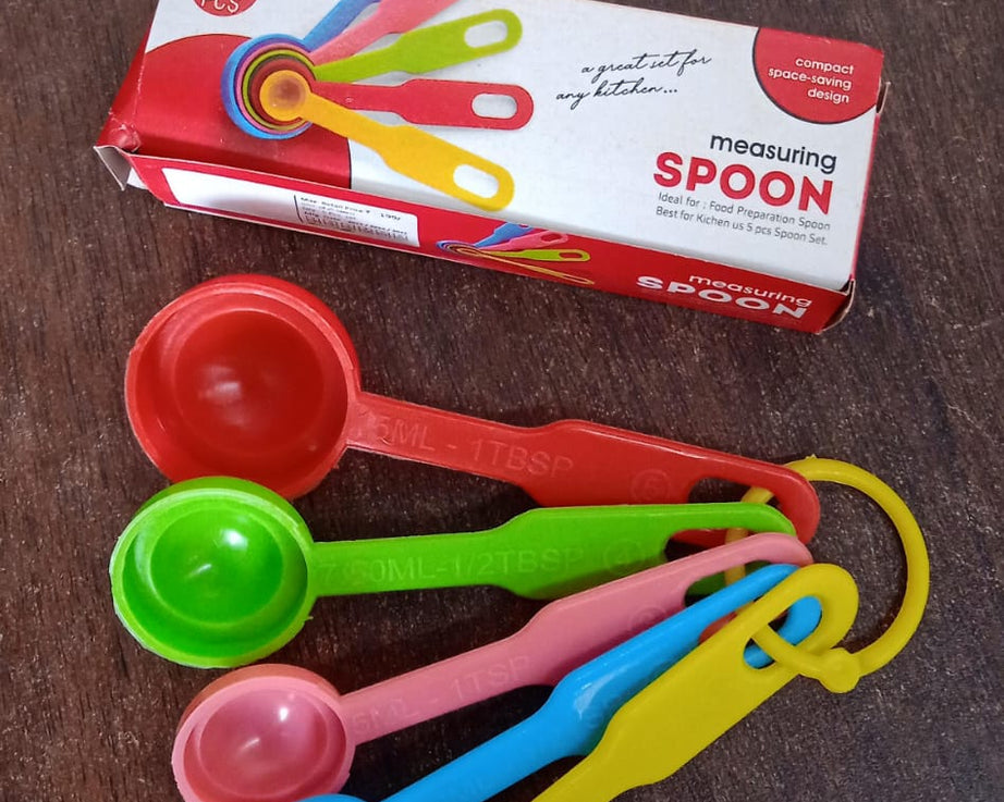 Set of 5 plastic measuring spoons