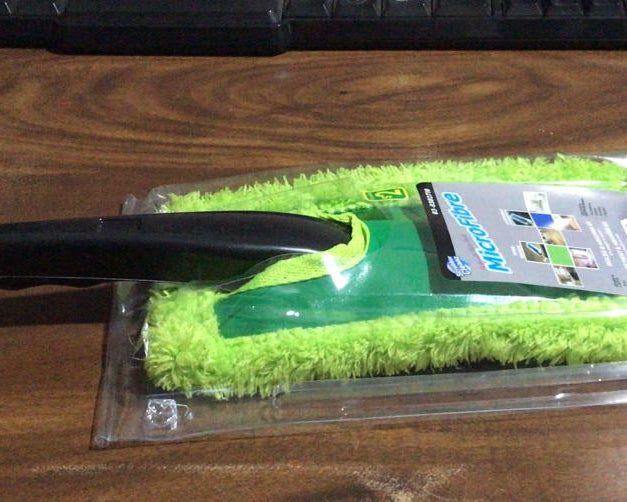 Microfiber duster for car with large brush for effective dusting