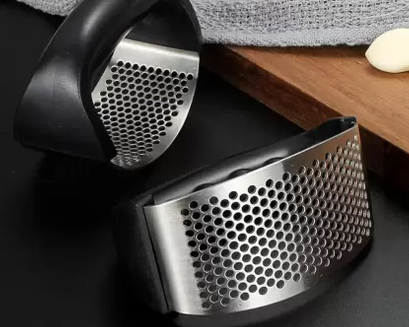 Garlic press and cloves