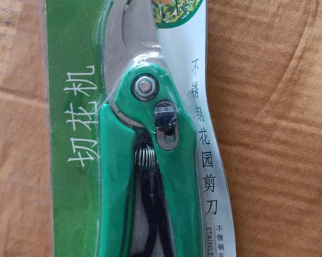 Versatile garden shears for cutting and pruning