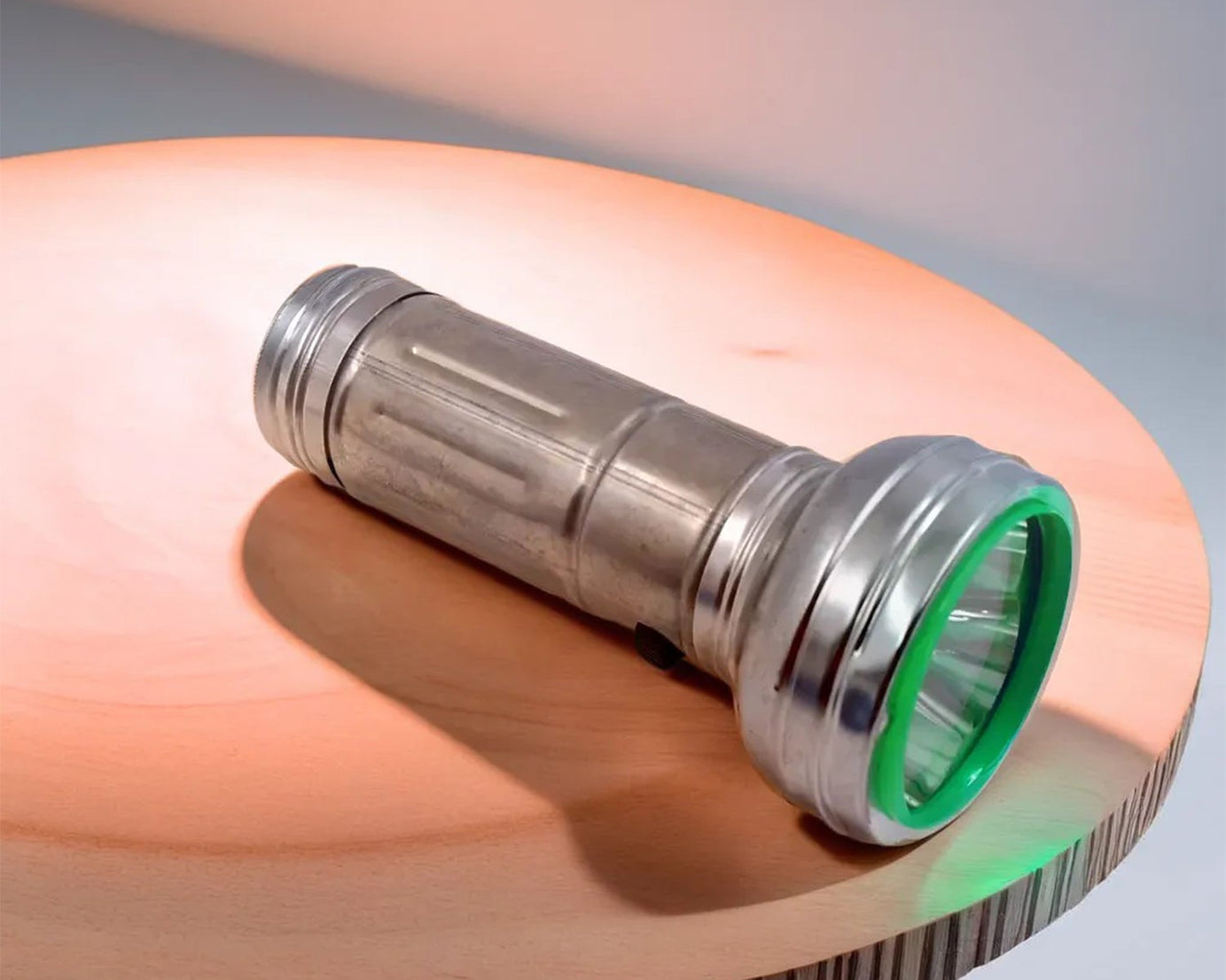 Nostalgic Flashlight,Flashlight Outdoor, Portable Nostalgic Simple Iron Outdoor Old-Fashioned Flashlight