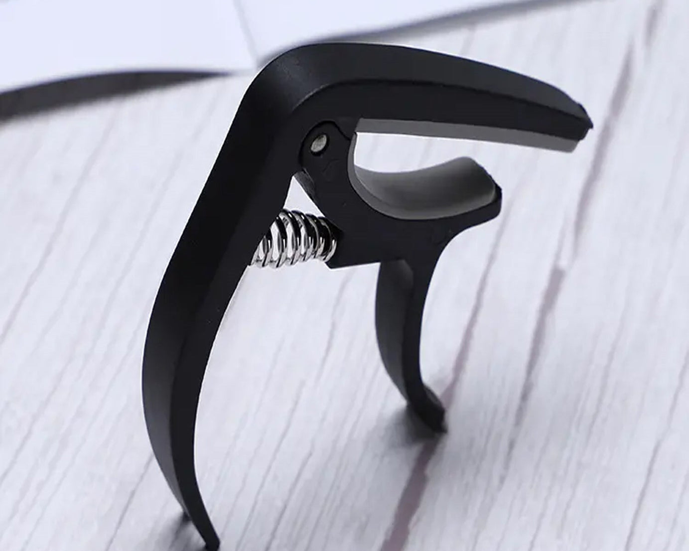 Guitar Capo with Pickup Stand, Soft Pad for Acoustic and Electric Guitar Ukulele Mandolin Banjo Guitar Accessories