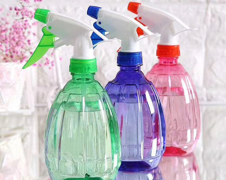 Plastic spray bottle nozzle, trigger style, replacement head with pipe for easy spraying.