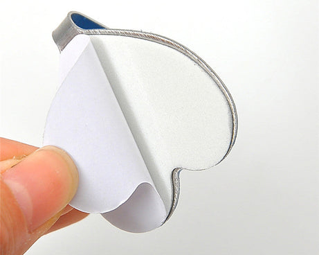 Self-adhesive hooks, pack of 3, strong and reliable.