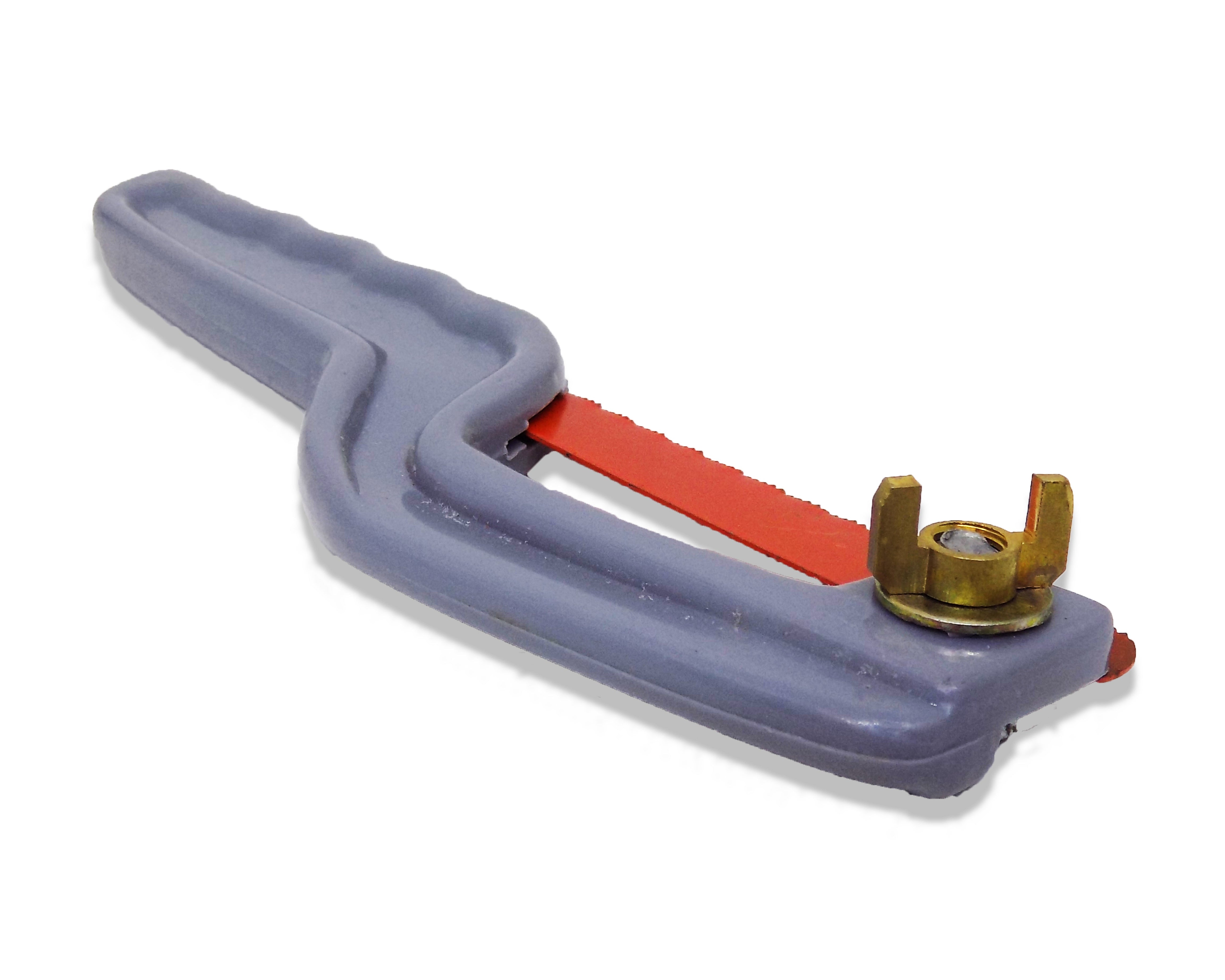 Compact hand hacksaw with metal frame and blade